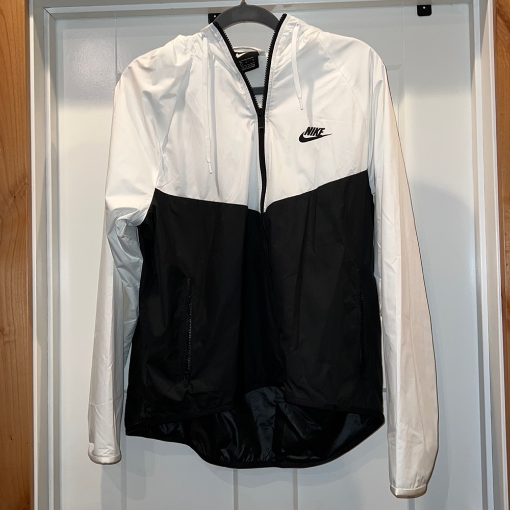 Men’s Nike black & white windbreaker jacket